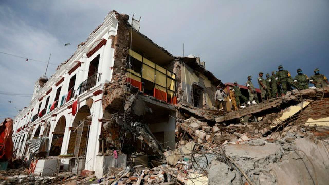 Mexico Earthquake Emergency workers race to rescue survivors from the