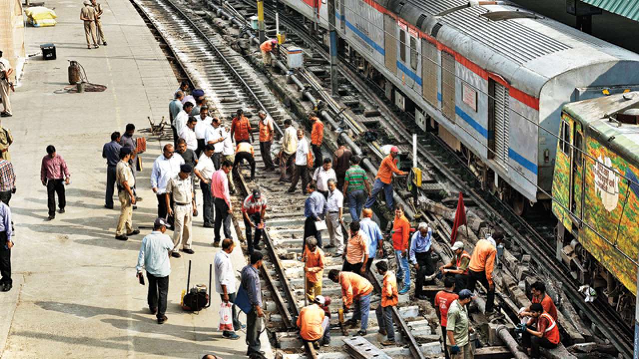 Jammu Tawi Xxx Video - Jammu Tavi express derails at New Delhi station