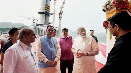 PM reviews after the construction after the inauguration.
