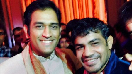 Ms Dhoni (L) and Sushil Kumar (R) are all smiles