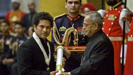 Sachin seen receiving the Bharat Ratna from President Pranab Mukherjee