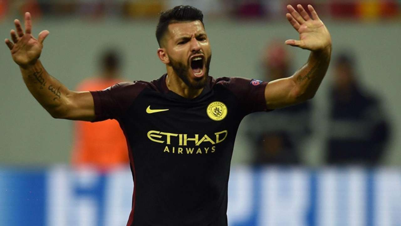 Manchester City S Sergio Aguero Suffers Broken Ribs After