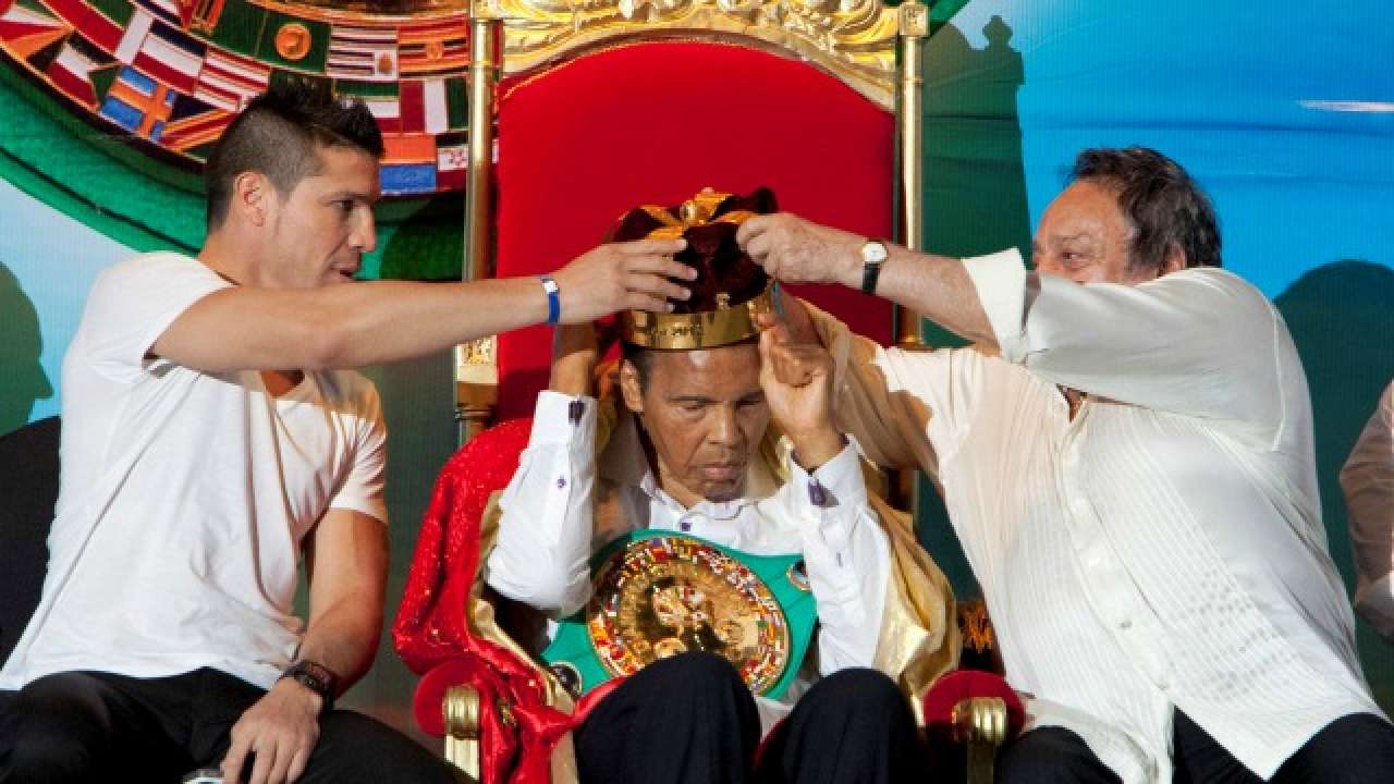 Muhammad Ali being crowned the 'King of Boxing'