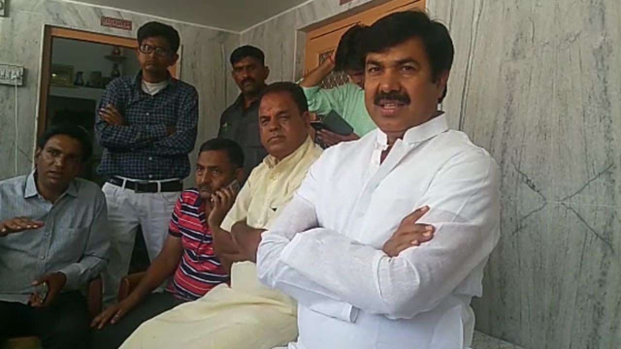 Wasand Rajar Vasundhara Raje's close aide and Rajasthan PWD minister's car attacked ...