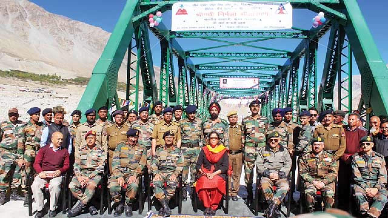 Def min inaugurates bridge near LaC