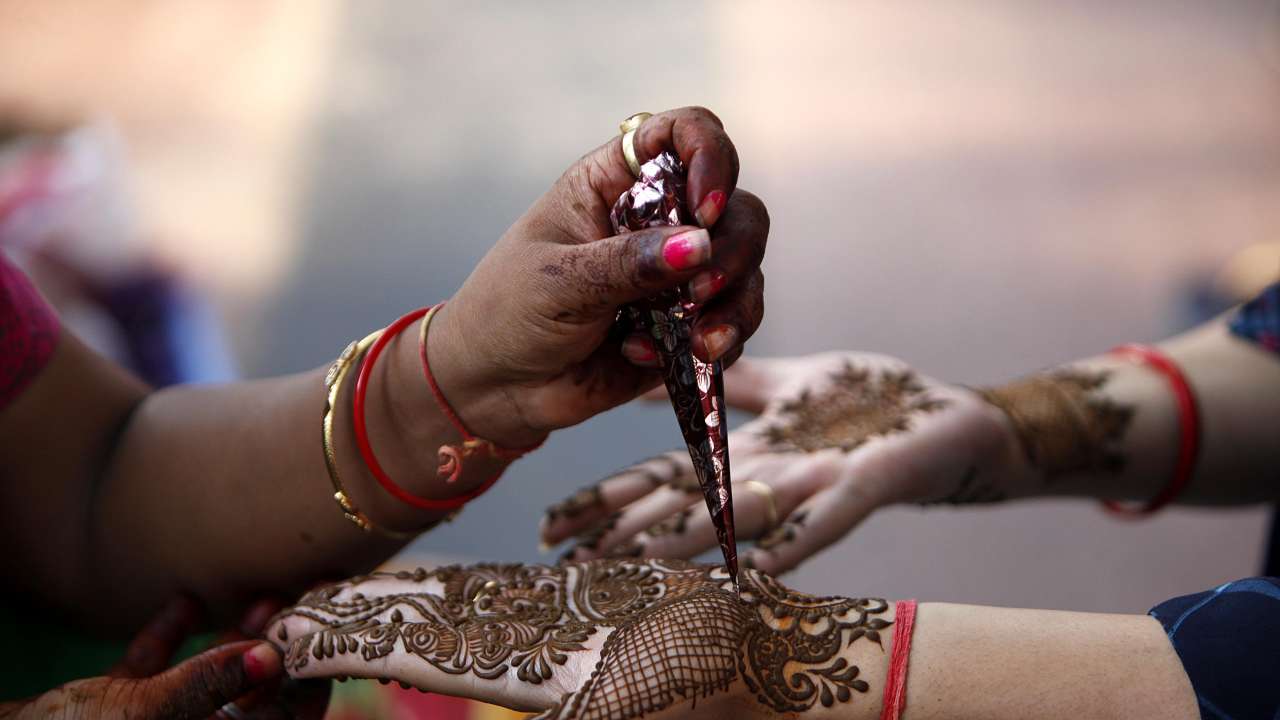 Happy Karwa Chauth 2023: Images, Wishes, Messages, Quotes, Status, Photos,  Pictures and Greeting Cards | The Times of India