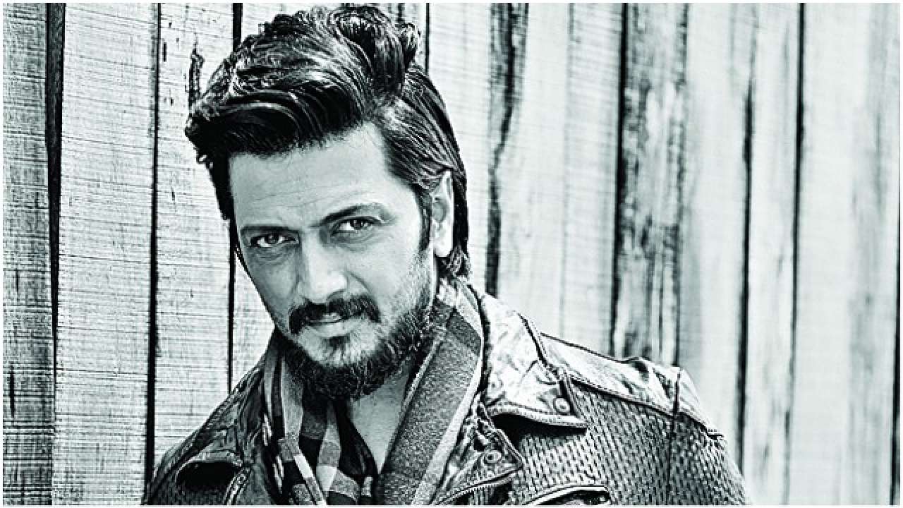 Role reversal! Riteish Deshmukh styles his hairdresser