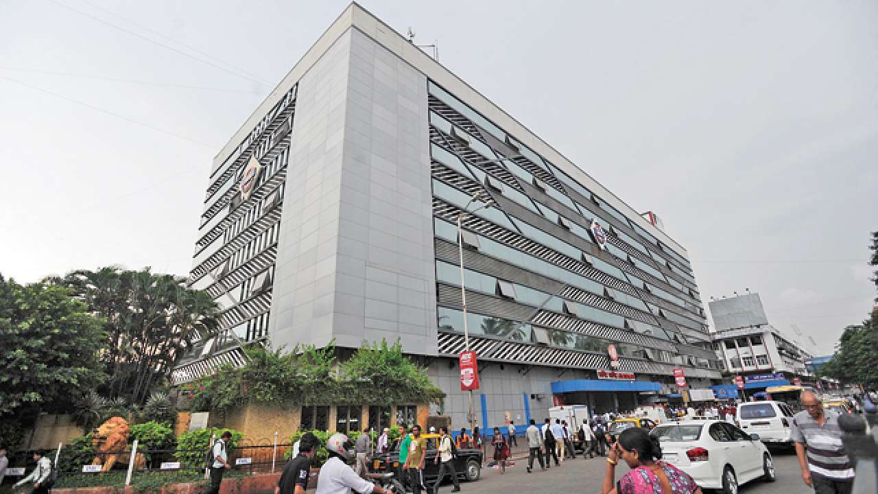 No parking next to South Mumbai railway stations