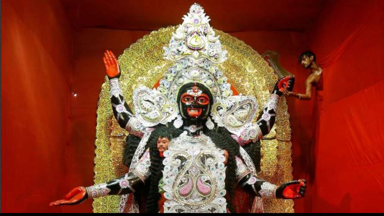 Intermittent Rains Fail To Dampen Kali Puja, Deepavali Spirits In Bengal