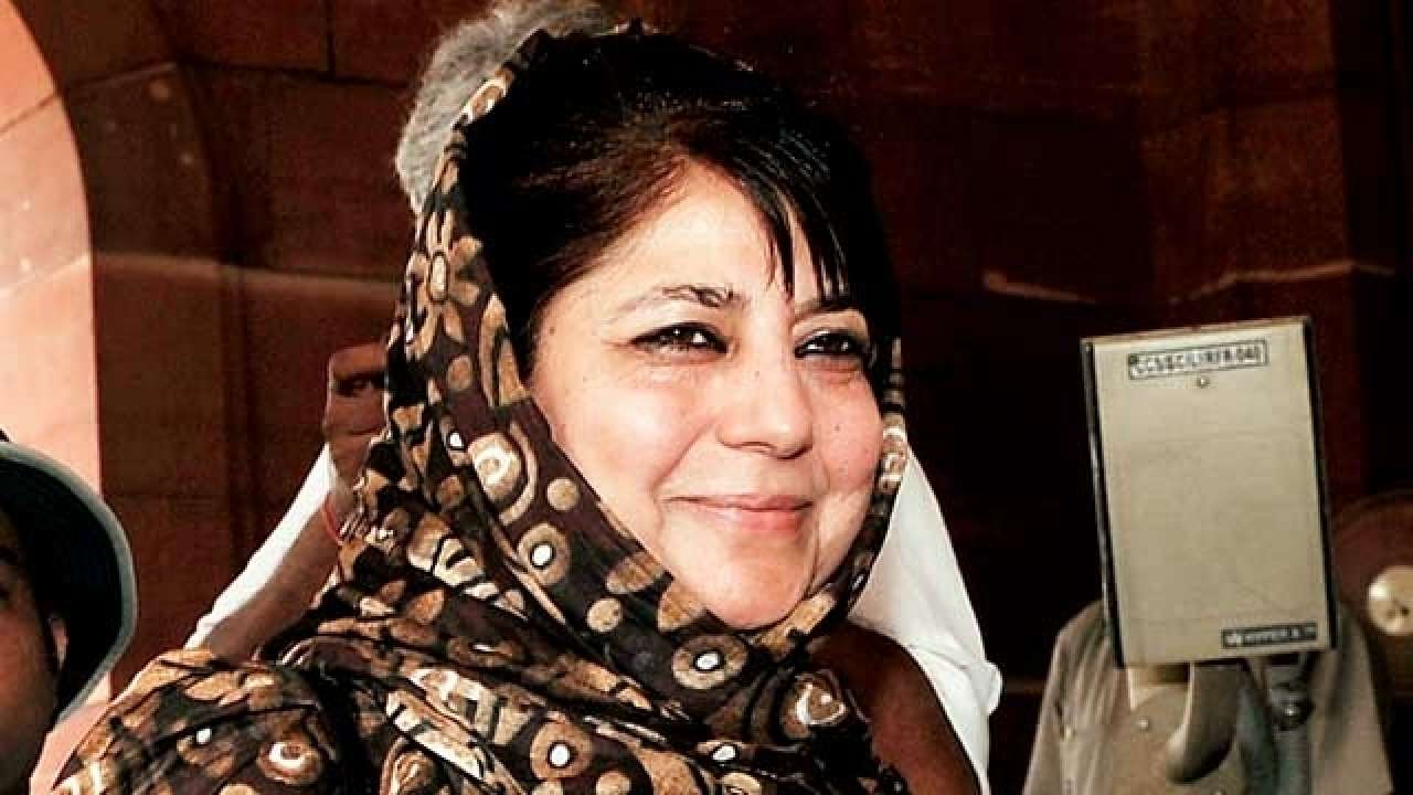 Kashmir: CM Mehbooba Mufti discusses state's development issues with ...