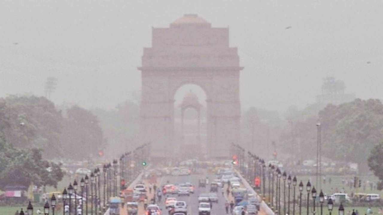 Delhi NCR: Expected light rains, may clear smog says Met officials