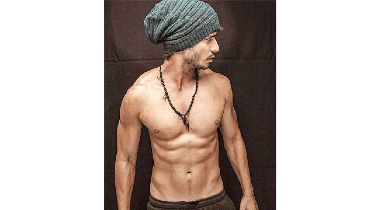 When 40 crew members went shirtless for Tahir Raj Bhasin