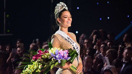 What does Miss Universe 2017 win?