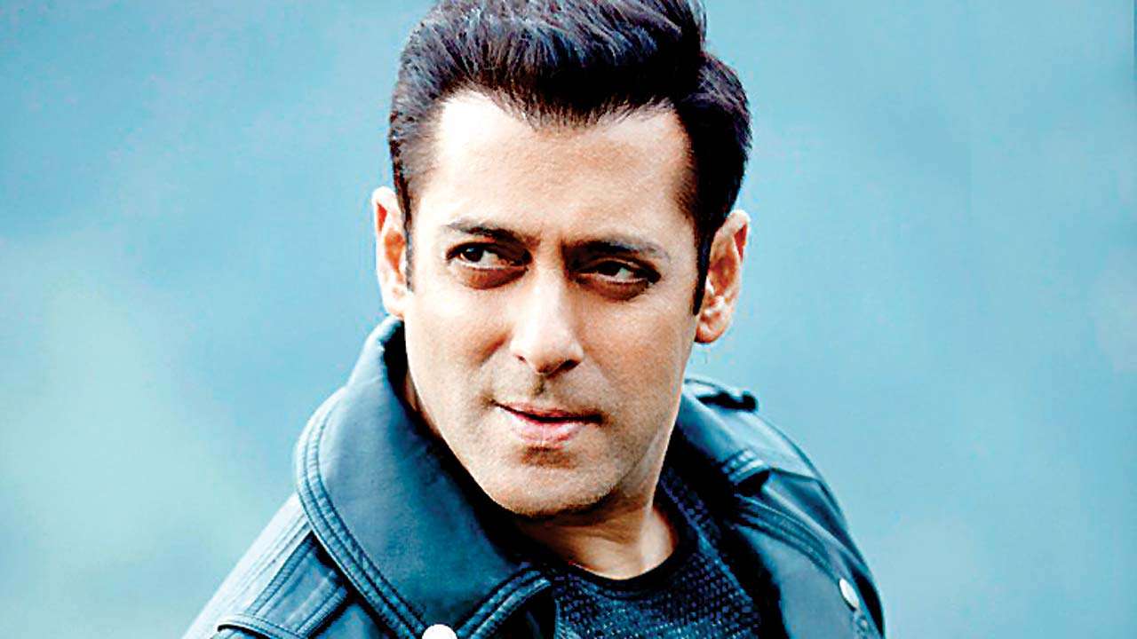 Salman Khan WEARS A JACKET Worth Rs 1 LAKH In RACE 3 