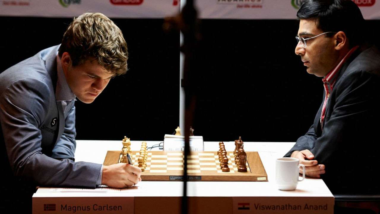 Indian World Rapid Chess Champion Viswanathan Anand, right, plays against  children at the launch of a school chess tournament organized by the NIIT  Mind Champion's Academy in Bangalore, India, Monday, Sept. 20