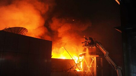The fire breaks out at Kamala Mills in Mumbai