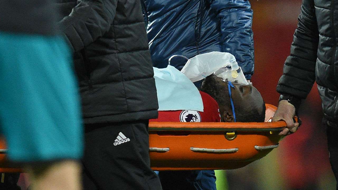 WATCH | Manchester United’s Romelu Lukaku suffers head injury, carried