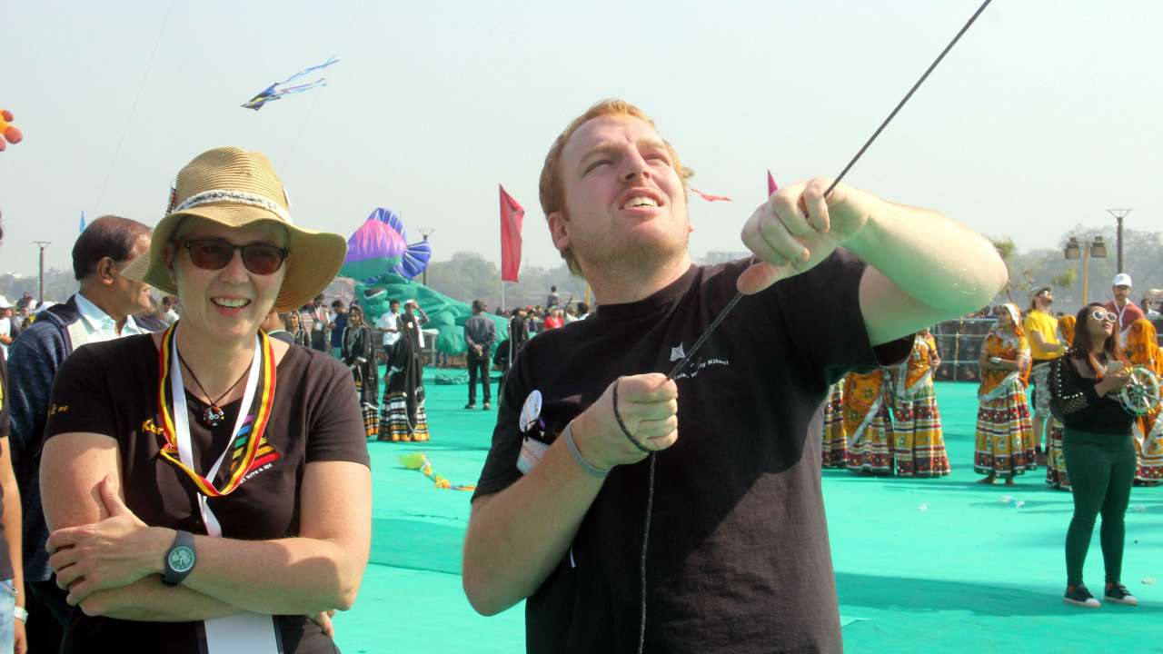 Tourists try their hand