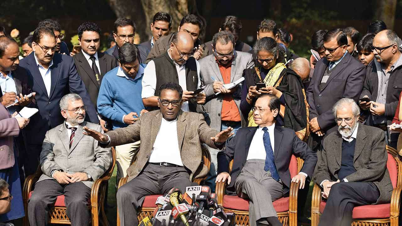 SC judges against CJI: Hands-off, Govt hopes CJI will resolve row