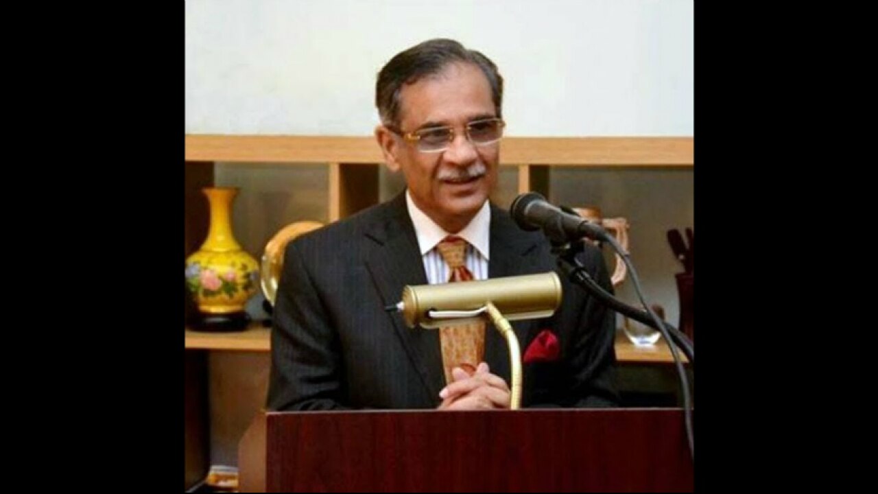 Pakistan's top judge saqib nisar apologises for 'sexist' comment