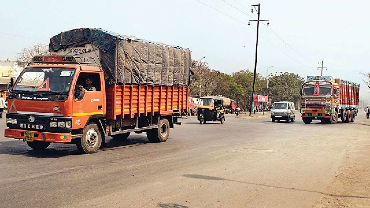 Traffic police restrict movement of heavy vehicles permanently