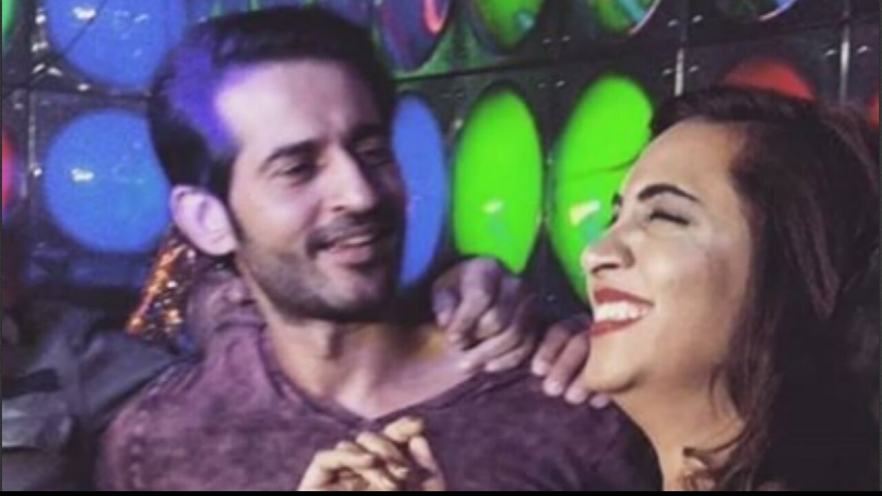 Bigg Boss 11 Contestants Arshi Khan Vikas Gupta And Hiten Tejwani Are Coming Together For This Show