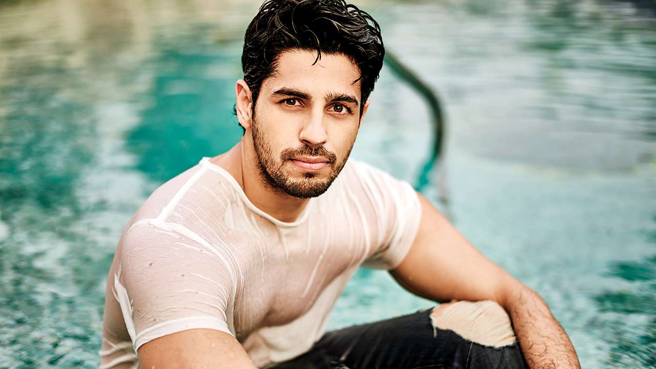 Now Playing: Sidharth Malhotra shows off the season’s best looks forecasting Now Playing: Sidharth Malhotra shows off the season’s best looks forecast