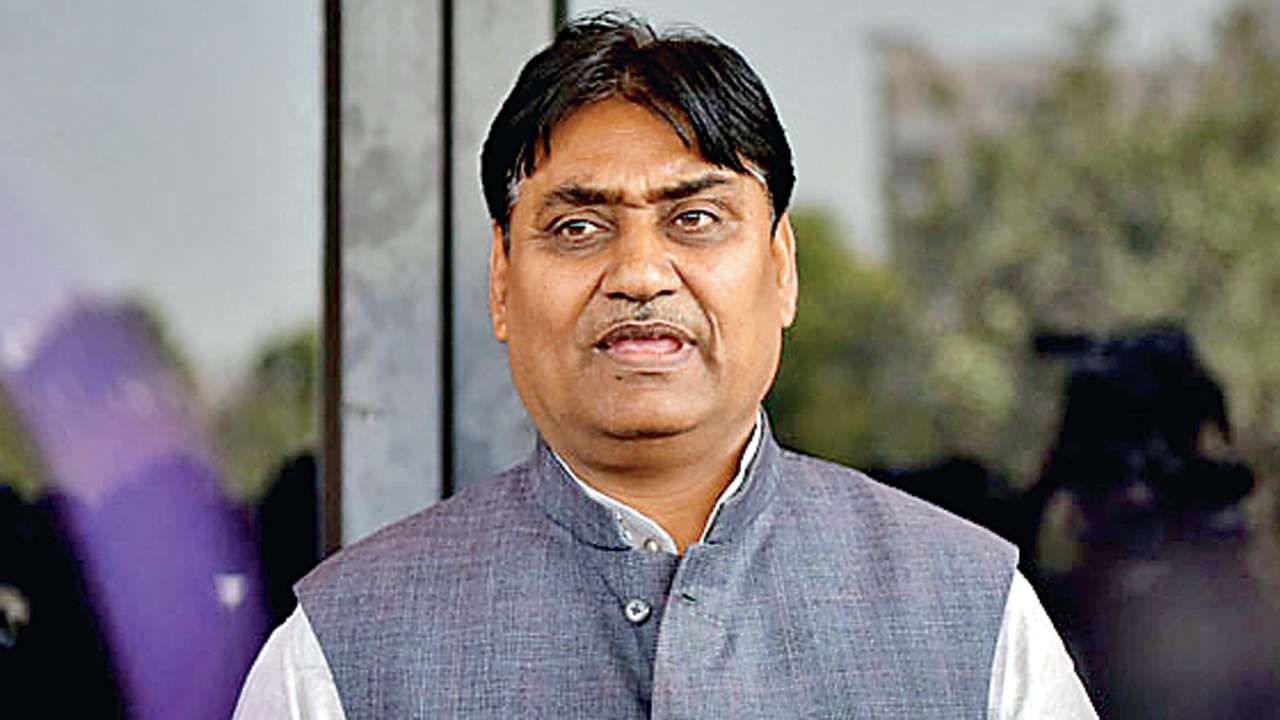 Peasants’ plight Congress whip Govind Singh Dotasara tries to corner govt