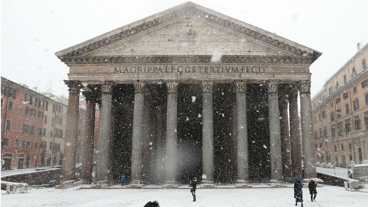 In Pics: These pictures of heavy snowfall in Rome will give you ultimate travel goals