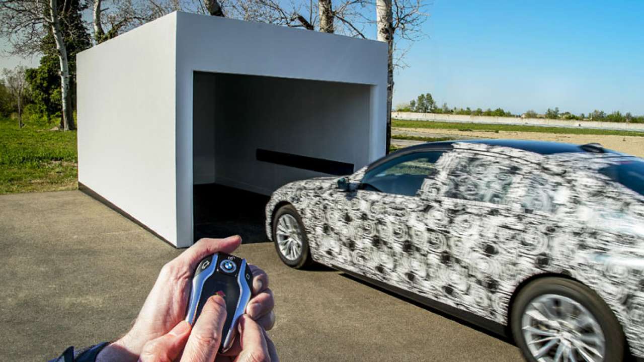 2016 BMW 7 Series autonomous parking