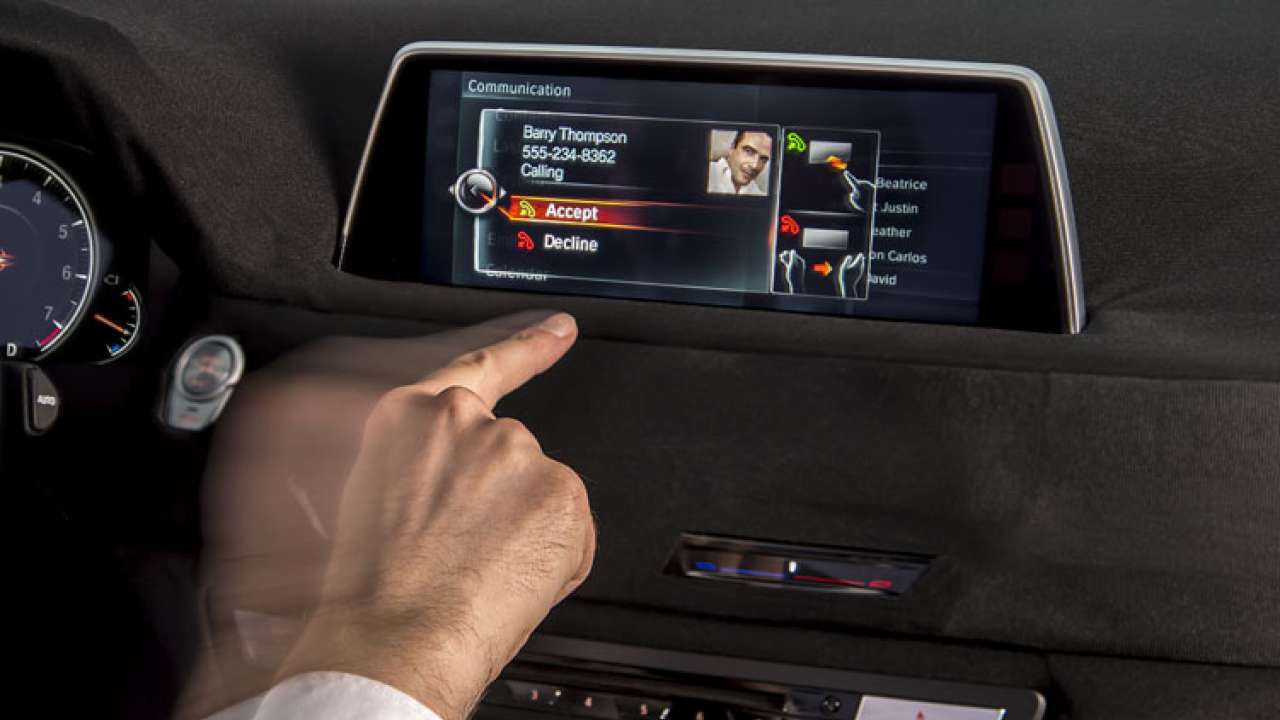 16 Bmw 7 Series Gesture Controlled Infotainment Center