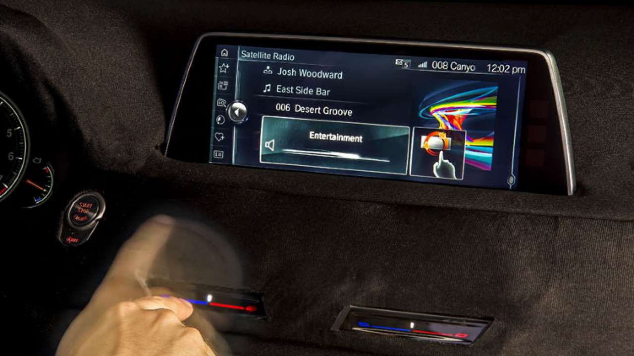 2016 BMW 7 Series gesture-controlled infotainment center