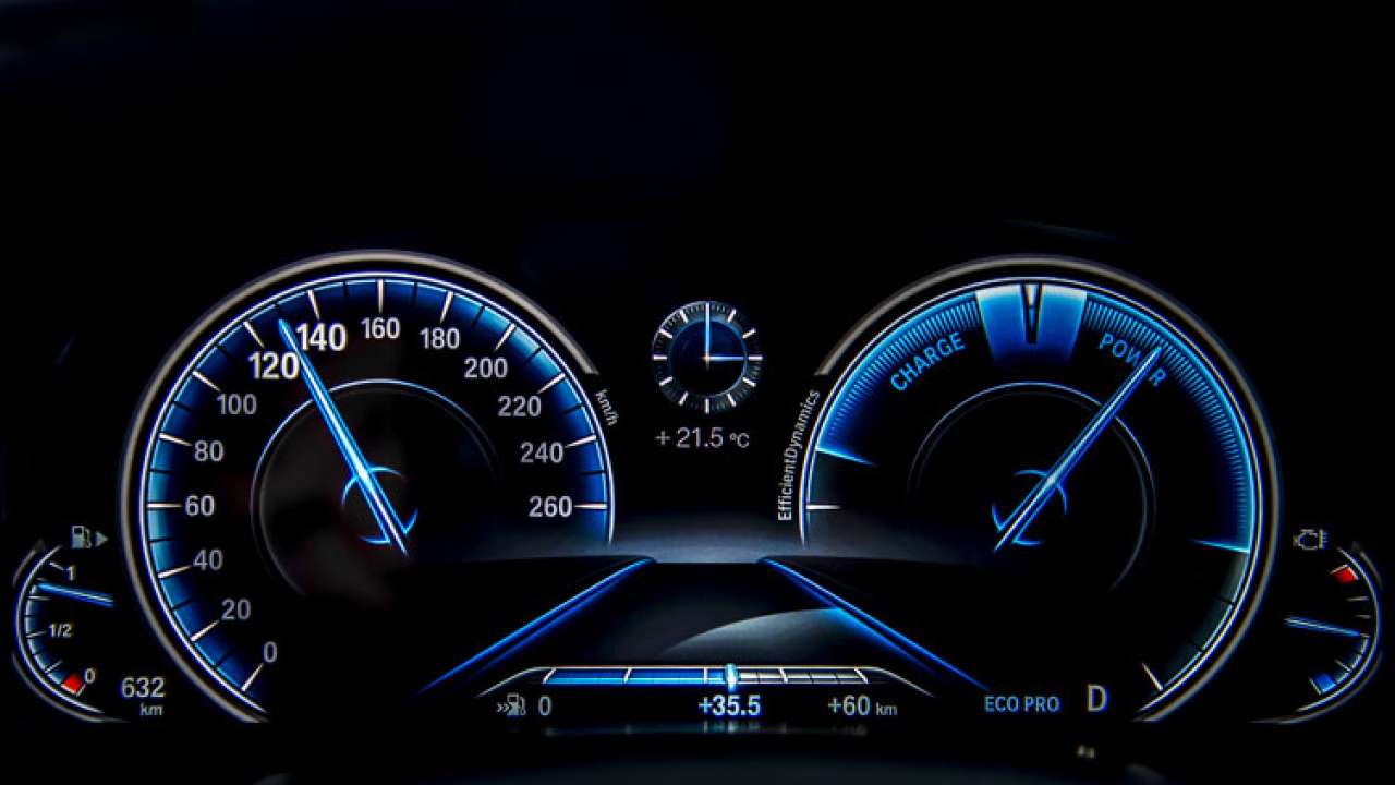 2016 BMW 7 Series instrument cluster