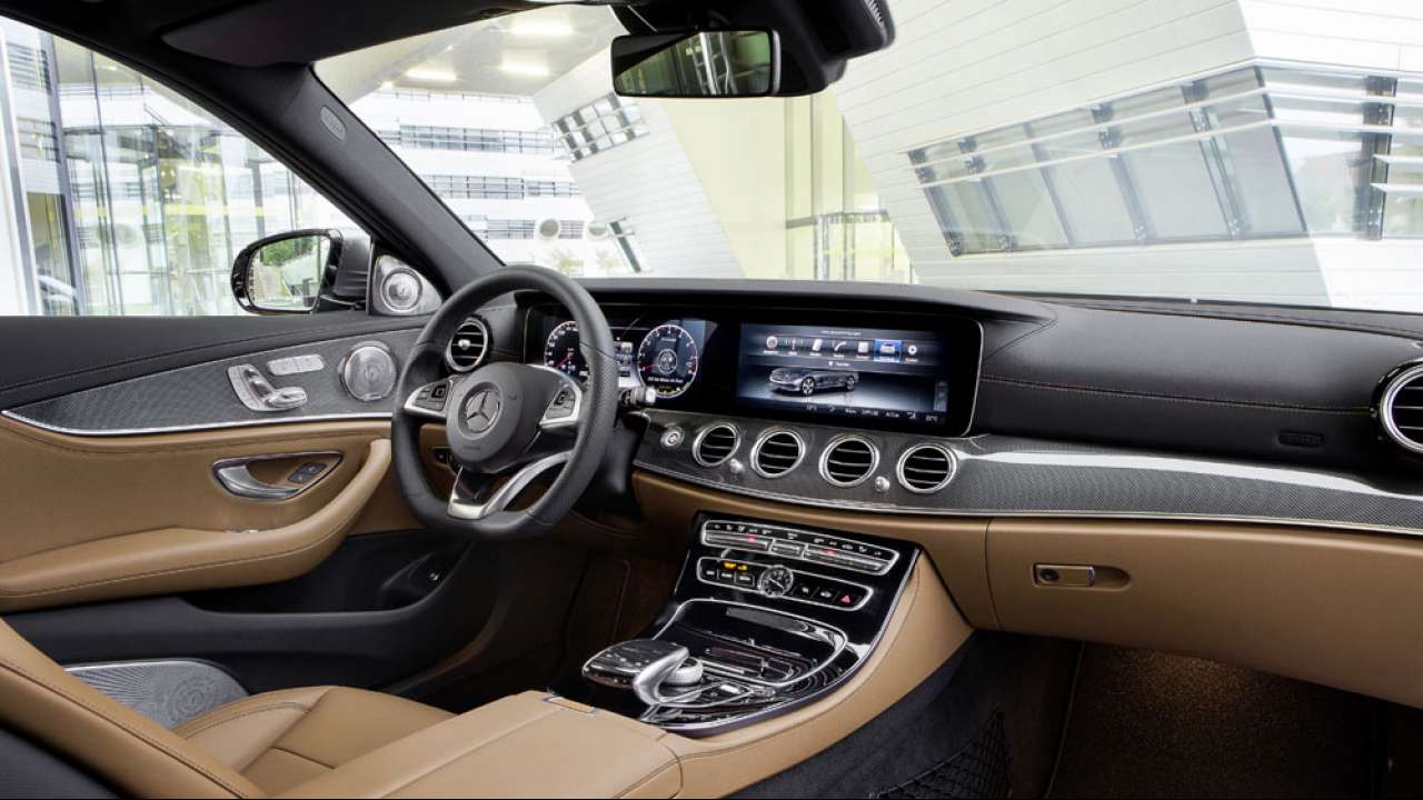 Mercedes-Benz 2016 E-Class: All-glass dashboard