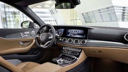 Mercedes-Benz 2016 E-Class: All-glass dashboard