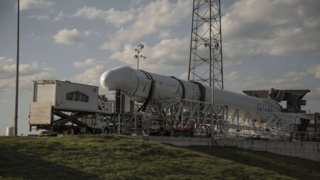 Falcon 9 and Dragon capsule being loaded