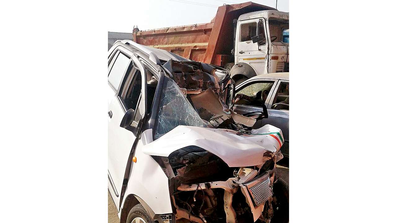 Five of a family killed as truck rams into car