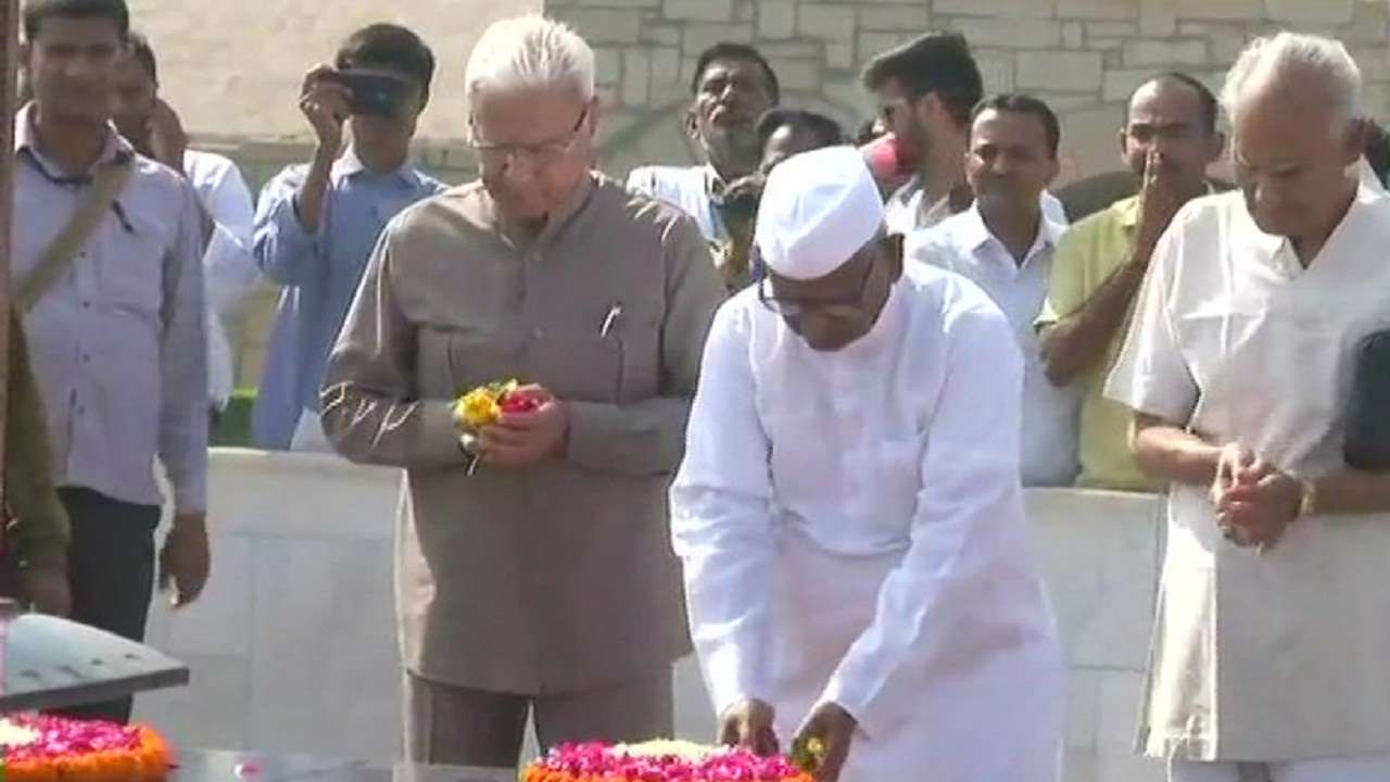 Anna hazare sits on indefinite hunger strike, says lokpal can erase 80% corruption, but netas won't do it