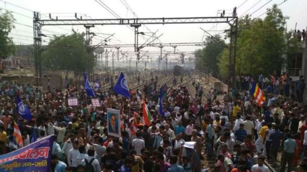 Shops being forcibly shut down by protesters in Dehradun