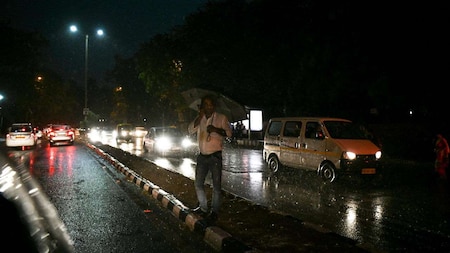 In Pics: These pictures of dust storm, rain in Delhi-NCR will remind you of Mad Max scenes!