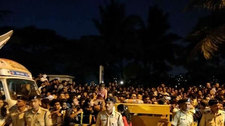 A sea of fans outside Salman's house