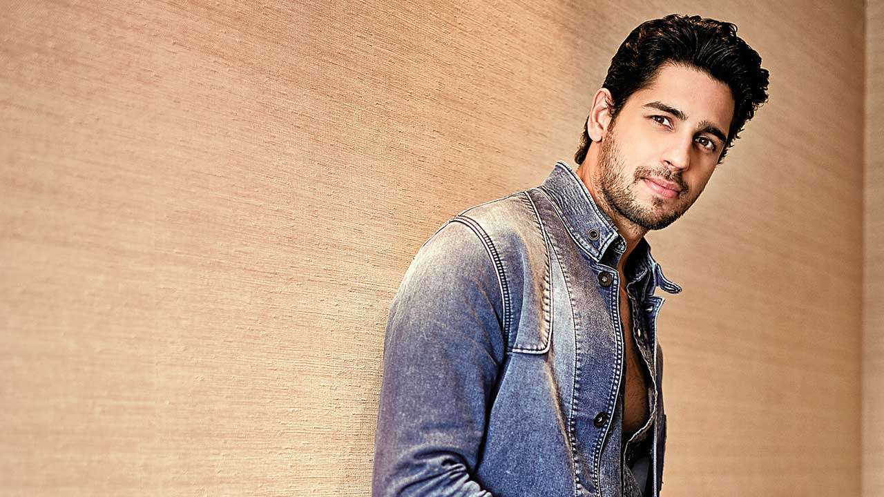 Now Playing: Sidharth Malhotra shows off the season’s best looks picture Now Playing: Sidharth Malhotra shows off the season’s best looks photo