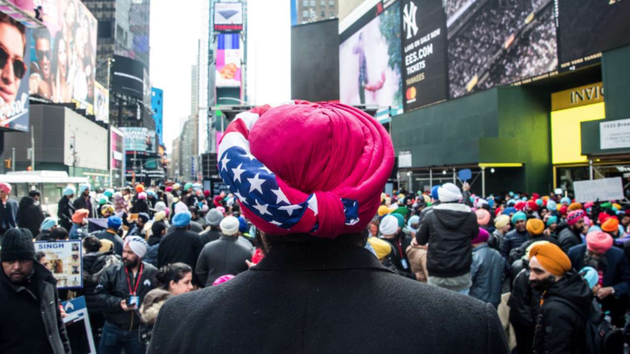 Over 9,000 Sikhs tie turbans to set a world record at New York's iconic