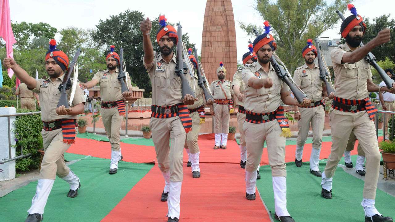 Nation pay tribute to martyrs of Jallianwala Bagh Massacre