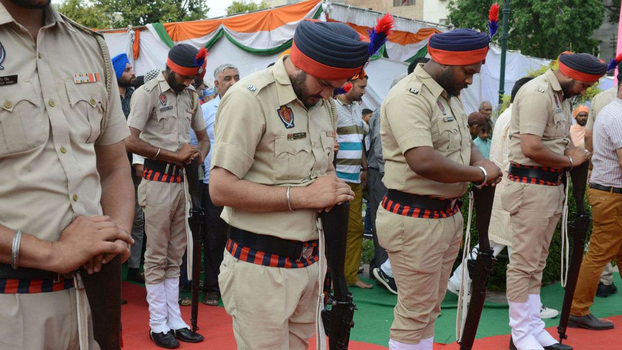 Nation pay tribute to martyrs of Jallianwala Bagh Massacre