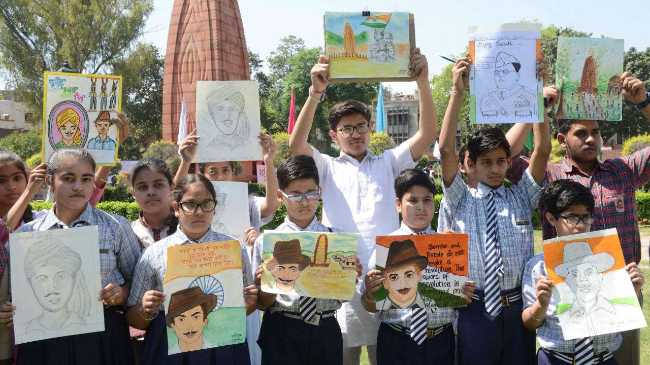 Nation pay tribute to martyrs of Jallianwala Bagh Massacre