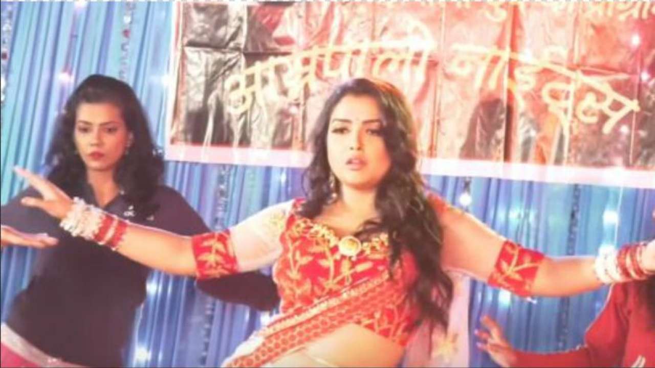 1280px x 720px - Watch: Bhojpuri bombshell Amrapali Dubey rehearses for her song 'Launda  Badnaam Hua'