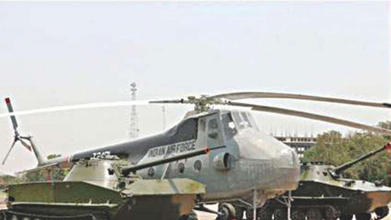 Mi-4 helicopter with two PT-76 tanks as part of 1971 war