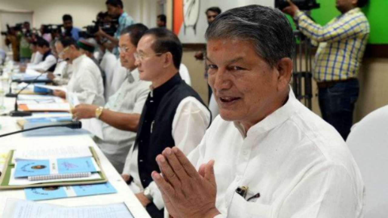 Former uttarakhand cm, congress leaders stuck in kedarnath, after heavy snowfall