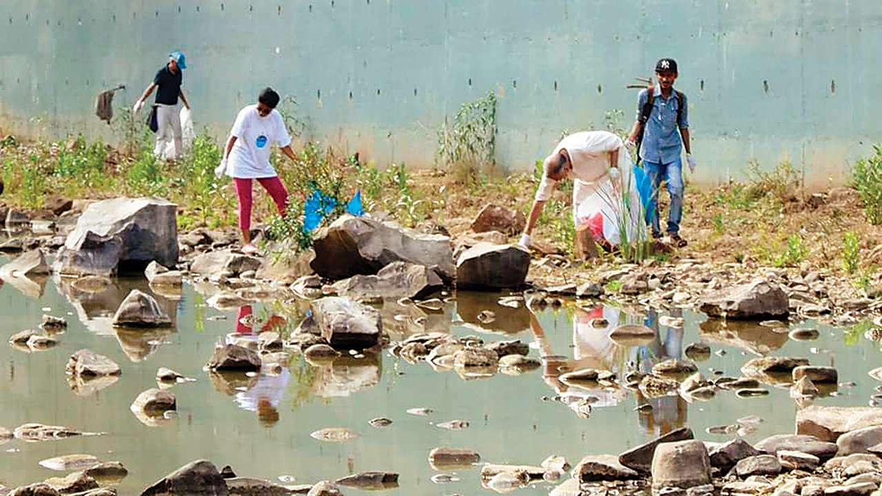 BMC cracks down on dhobi ghat for polluting Dahisar